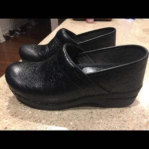 Women's dansko shoes